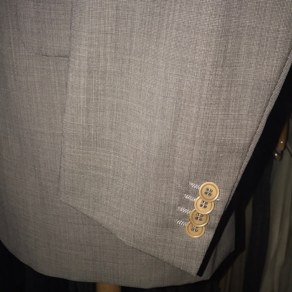 Suit - Picture 4 of 5